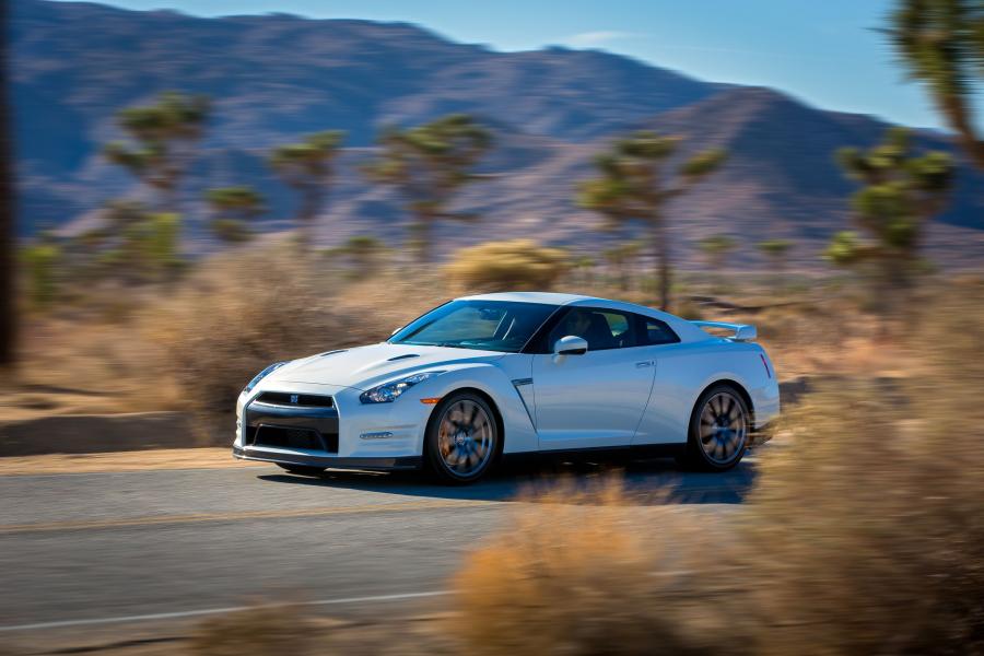  Nissan GT-R 2013 года  (US) (фото 18 из 27)